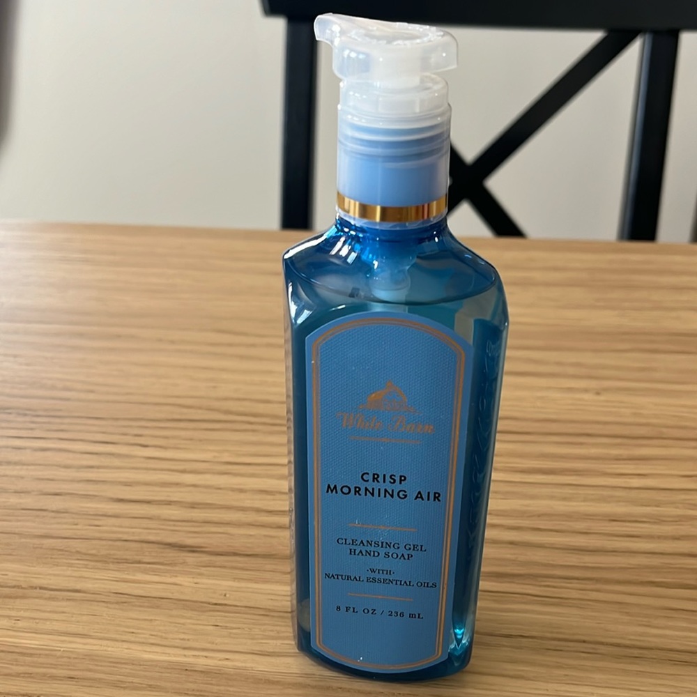 Bath & Body Works Cleansing Gel Hand Soap. Crisp Morning Air. - Picture 2 of 3